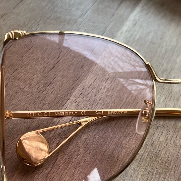 🌟 Gucci GG0252S 005 Butterfly Sunglasses - Gold Metal Frame with Pink Lenses 🌟 - Picture 6 of 11